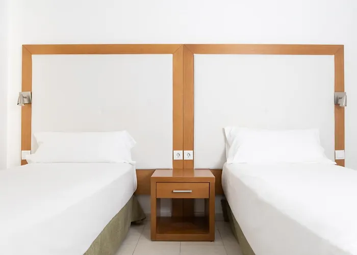 Апартаменты Hesperia Bristol Playa Коральео